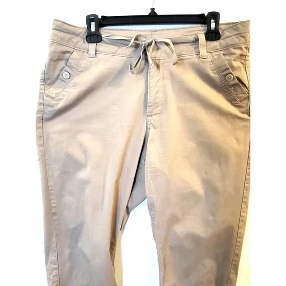 Lee Riders Tan Capri Pants - Picture 2 of 5